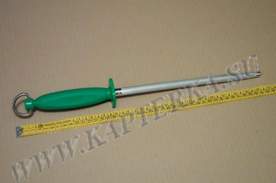 Профессиональный мусат. Название производителя: Professional Sharpening Steel. Зеленая ручка, артикул P209. Общая длина мусата - около 415мм. Длина рабочей части - 240мм. Диаметр около ручки -13мм. Диаметр в конце - 10мм.