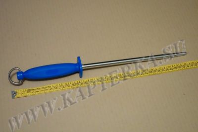 Профессиональный мусат. Название производителя: Professional Sharpening Steel. Синяя ручка, артикул P207. Общая длина мусата - около 415мм. Длина рабочей части - 240мм. Диаметр около ручки -11мм. Диаметр в конце - 8мм.